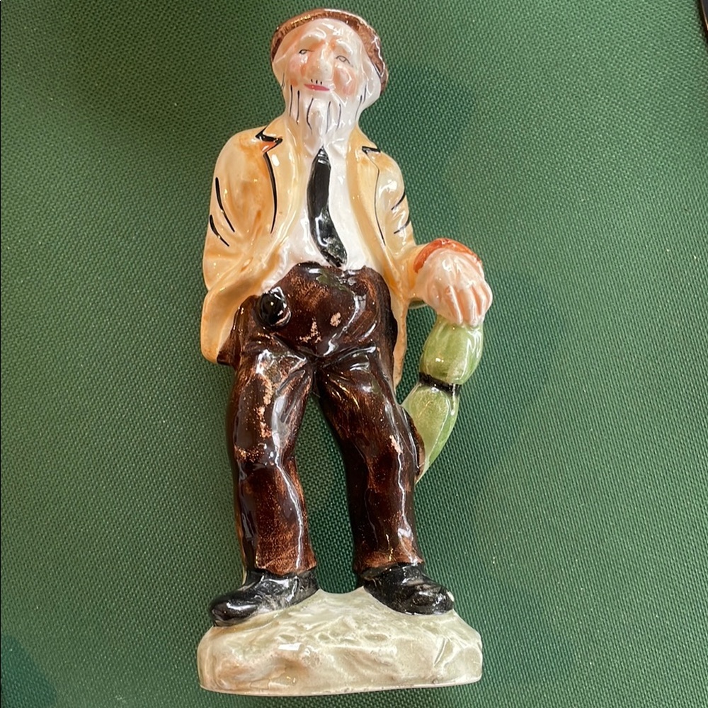 Charming Ceramic Figurine - Brown and Cream